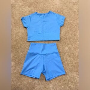 AERIE SET!!! Size medium! Super cute and fit good but it’s just not my color!